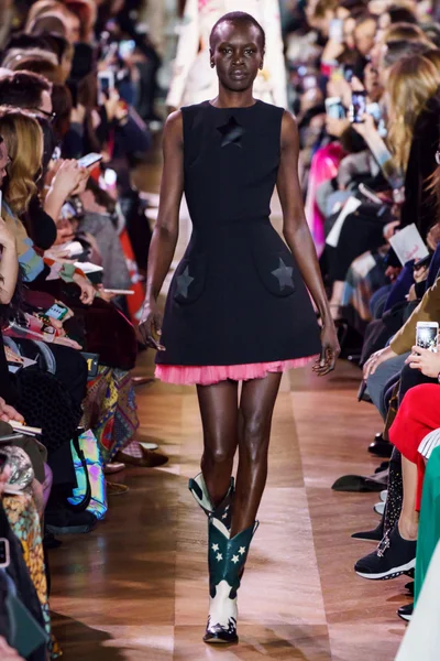 Look 28